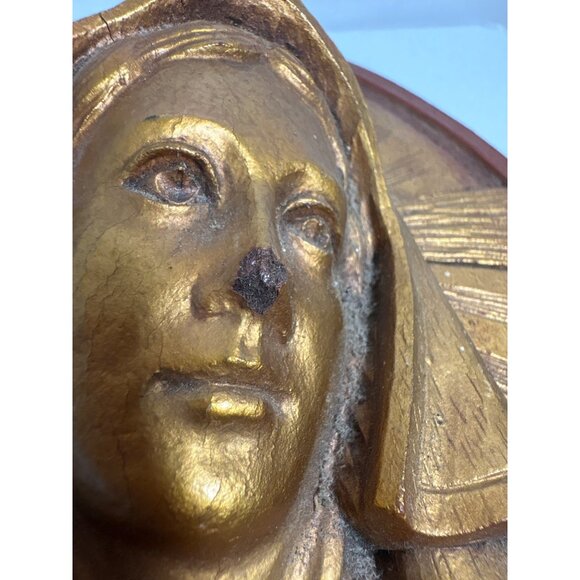 Vintage Mother Mary Gold Toned Carved Resin 3D Wall Plaque 7" - Picture 5 of 9